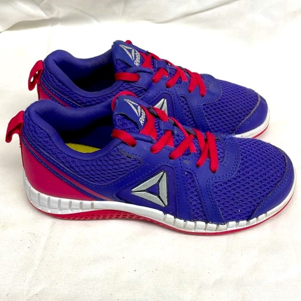 Reebok low top sneakers girl sz 1 6/17/4